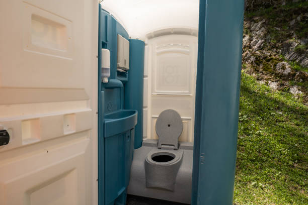 Portable Toilet Options We Offer in Florida Ridge, FL